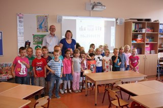 Het nieuwe digibord op de Phoenix geschonken door St. Lief Langedijk