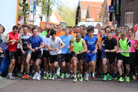 Start van de 10 kilometer Langedijker Run